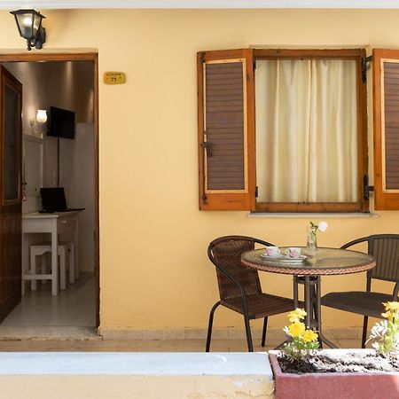 Wilde Rose Hotel Dassia  Buitenkant foto